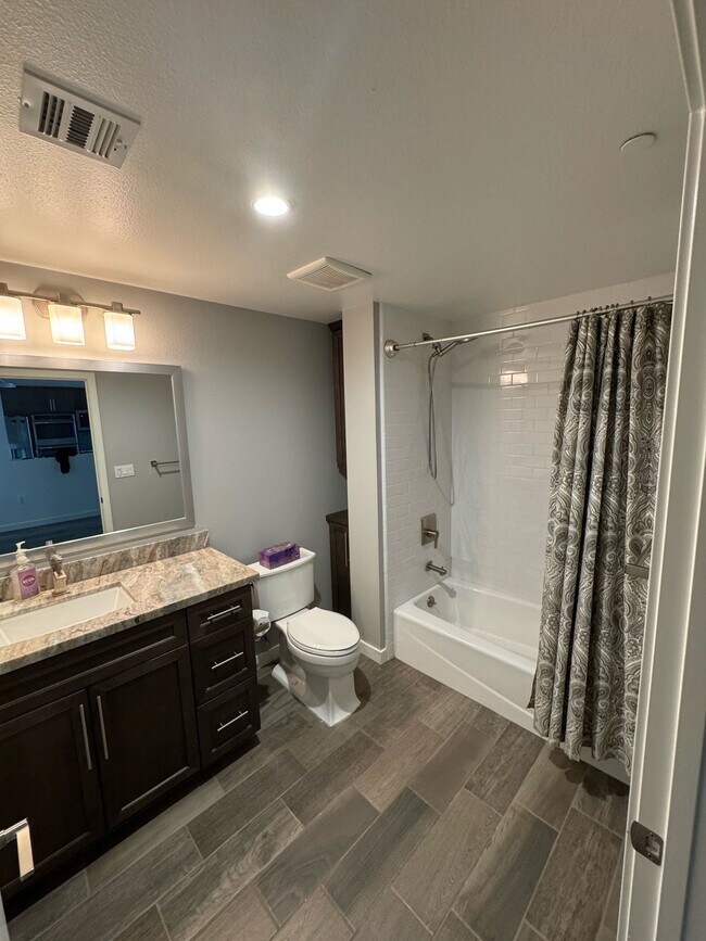 Building Photo - 4050 Tradewinds Dr