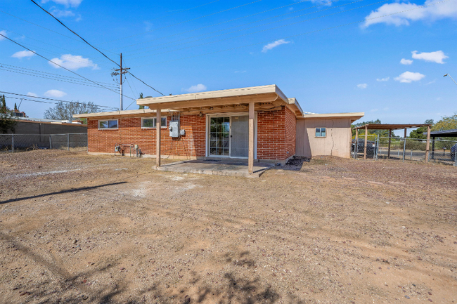 Building Photo - 3431 S Pantano Rd