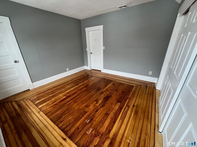 Building Photo - 146 Black Rock Ave