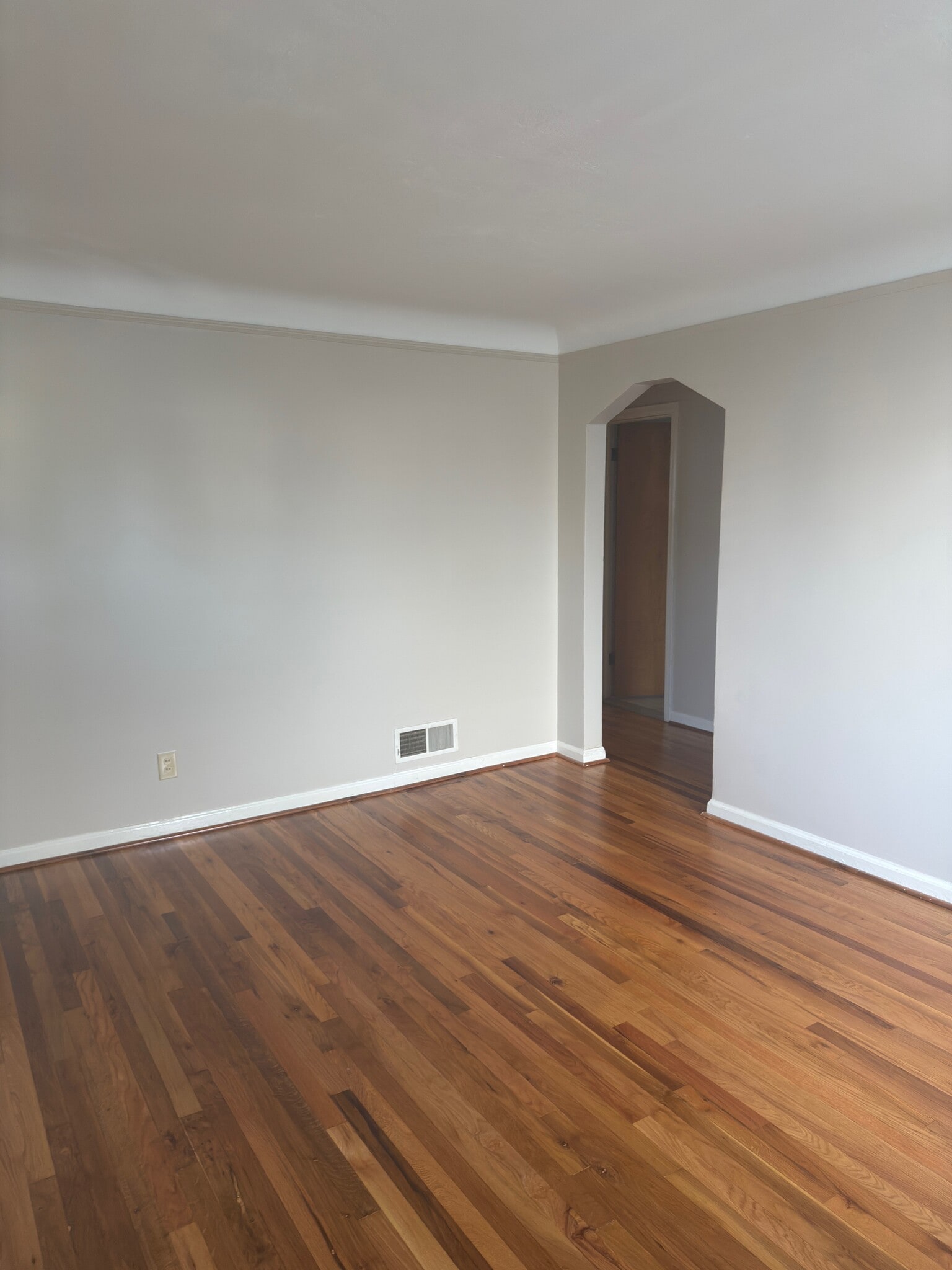 Living room view to hall - 707 Ford Blvd