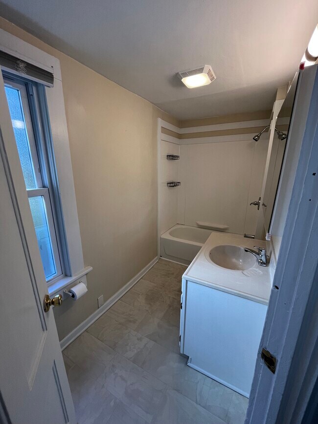 Building Photo - 13 Clark St