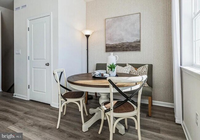 Building Photo - 8328 Alexander Ct