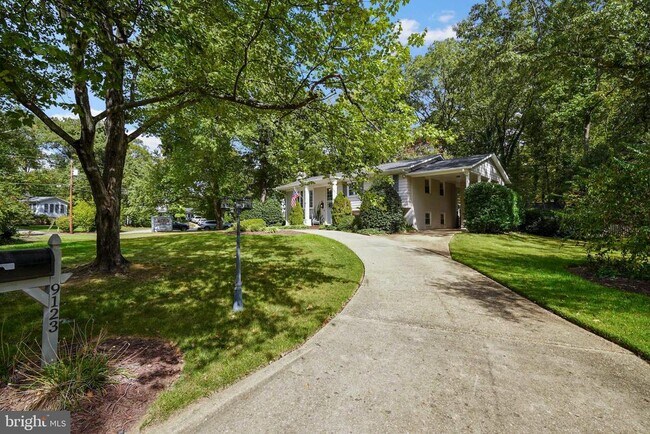 Building Photo - 9123 Cherrytree Dr