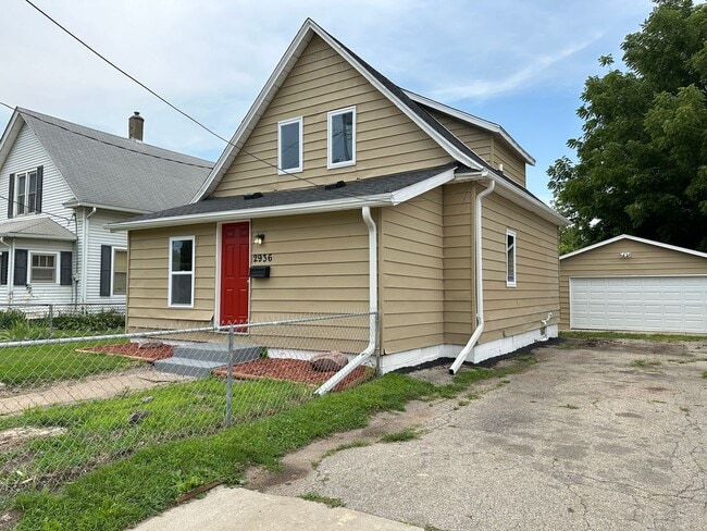 Building Photo - 3 Bedroom 2 Stall Detached Garage Fairgrounds