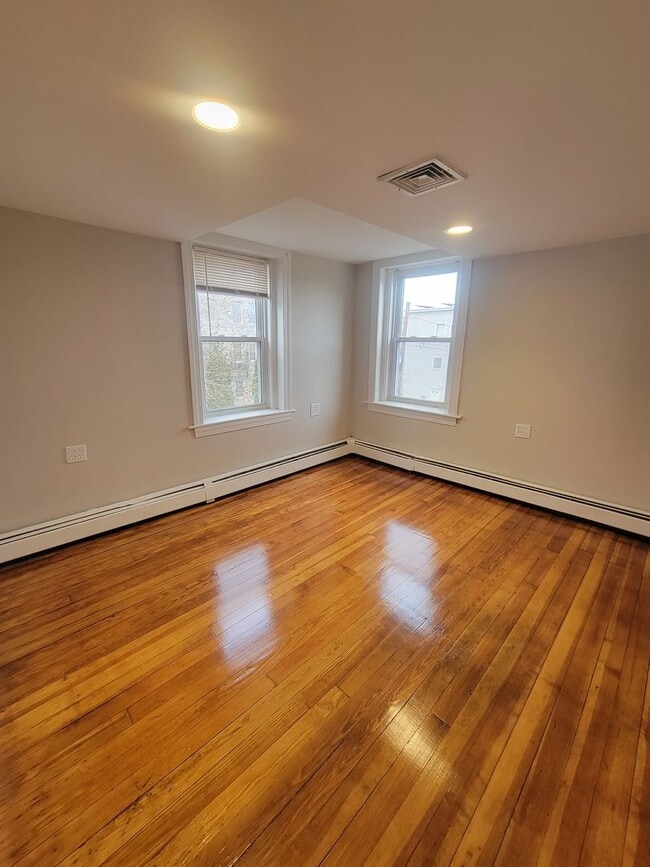 Building Photo - 15 Broadway-Unit 2