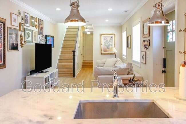 Building Photo - 907 Stiles St