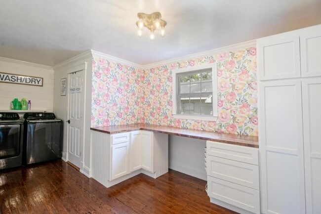 Building Photo - 228 Commerce St