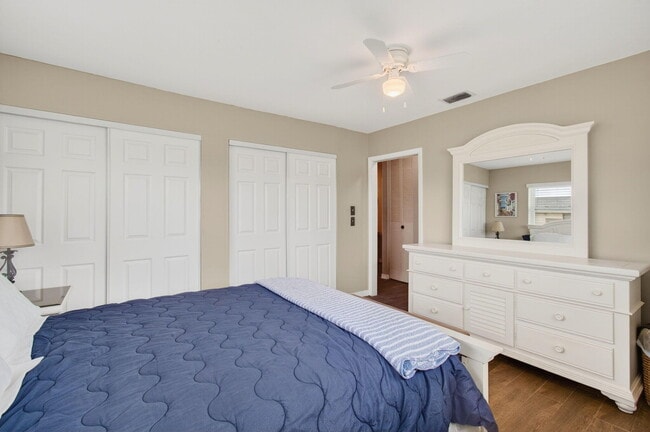 Building Photo - 2661 Barkley Dr W