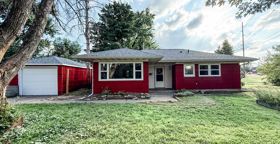 Primary Photo - 903 38th St SE