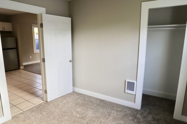 Building Photo - Cozy Remodeled 3-bedroom 2 bath Home - Close to State Capitol - On BUS LINE