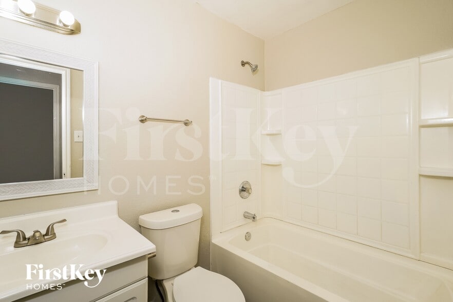 Building Photo - 808 Moss Glen Trail