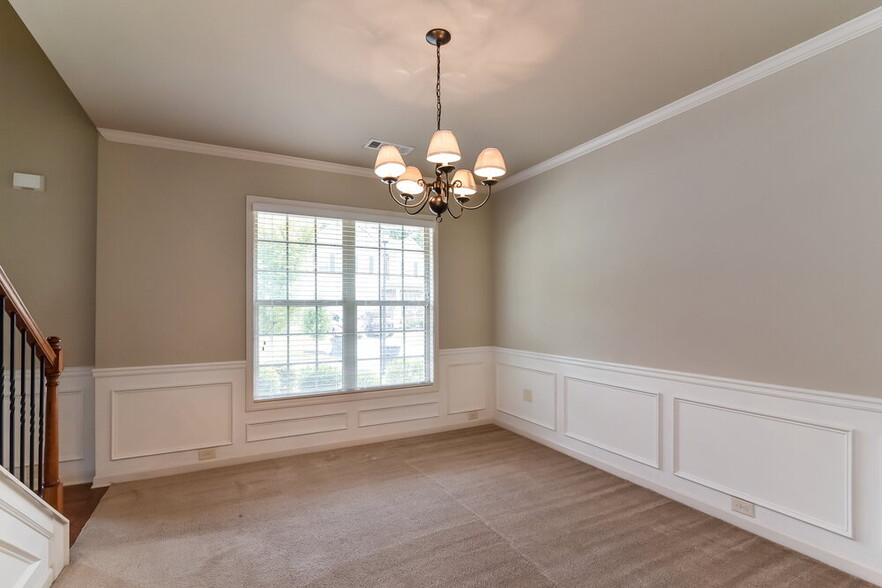 Building Photo - 631 Collingsworth Ln NE