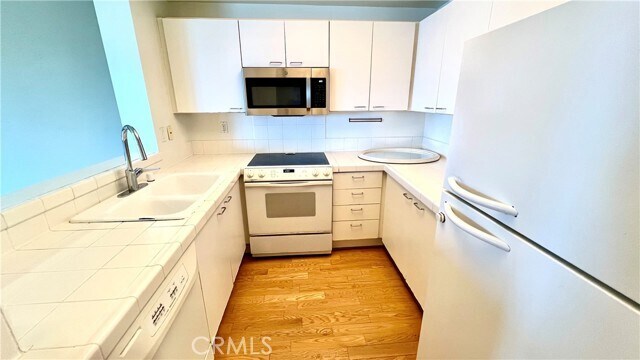 Building Photo - 525 E Seaside Way