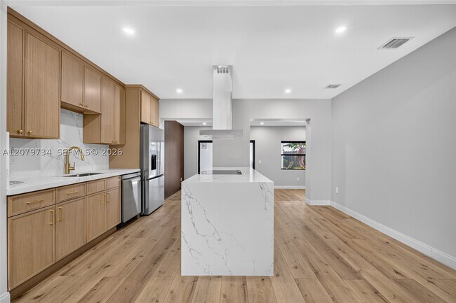 Building Photo - 1011 NW 30th Pl