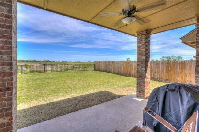 Building Photo - St James Park Home in Norman - Community Pool!  Available in April!