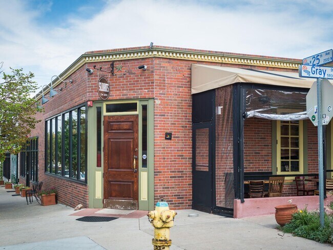 Building Photo - 2703 Grove St