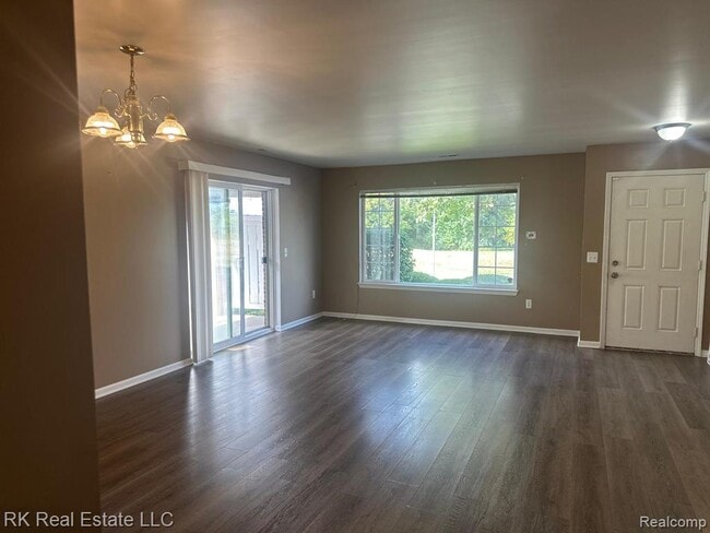 Building Photo - 3581 Reeves Dr