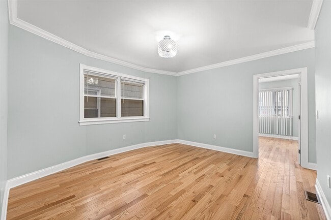 Building Photo - 71 W 54th St