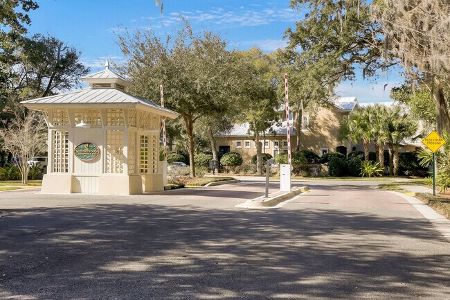 Building Photo - 95217 Summerwoods Cir