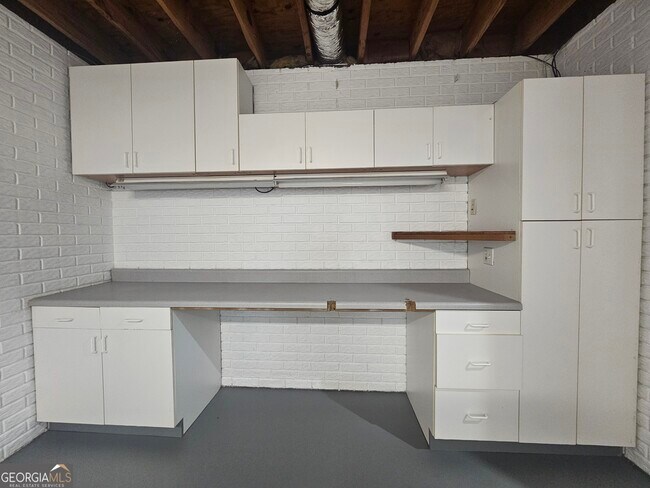 Building Photo - 24 Springfield Dr