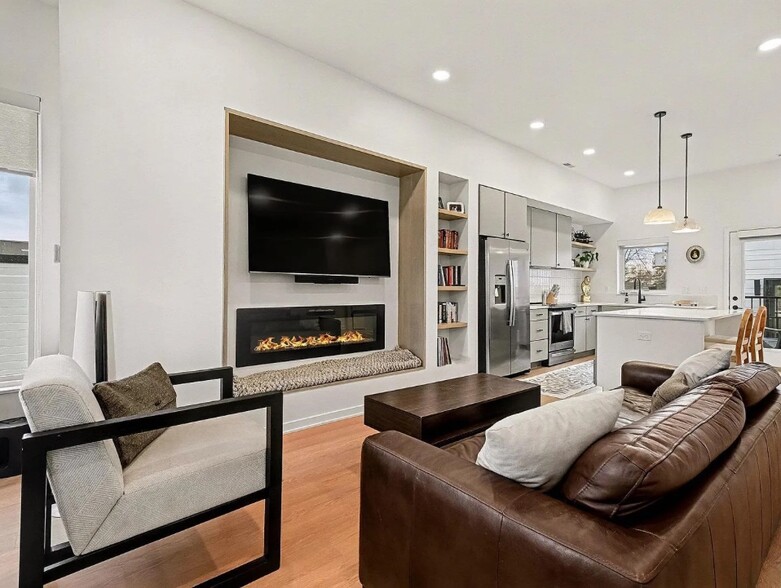 Building Photo - 5302 Elmwood Plz