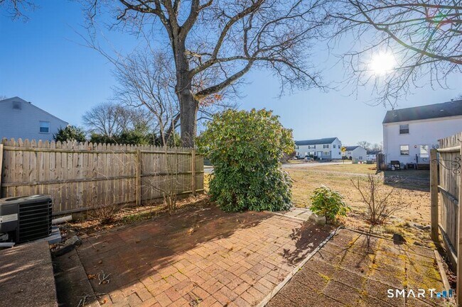 Building Photo - 2 Butternut Dr