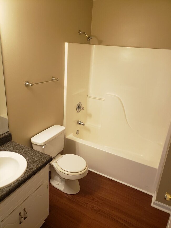 Building Photo - Rent Ready in New Market