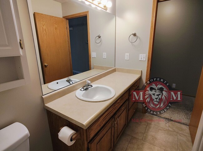 Building Photo - 5 BD 3 BA 2900 sq ft HOME IN DRAPER.