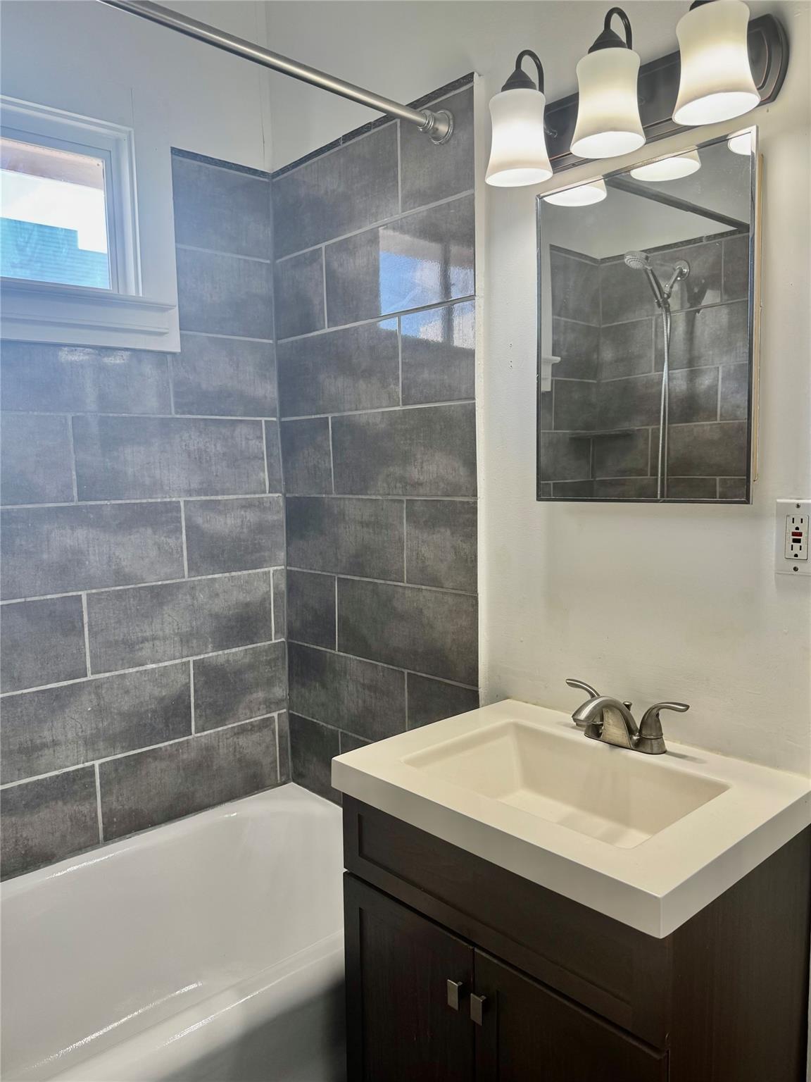 Building Photo - 2010 Crocker St