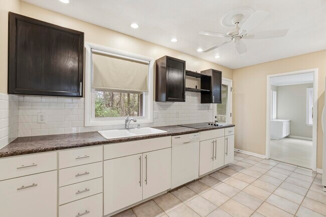 Building Photo - 7585 Skipper Ln