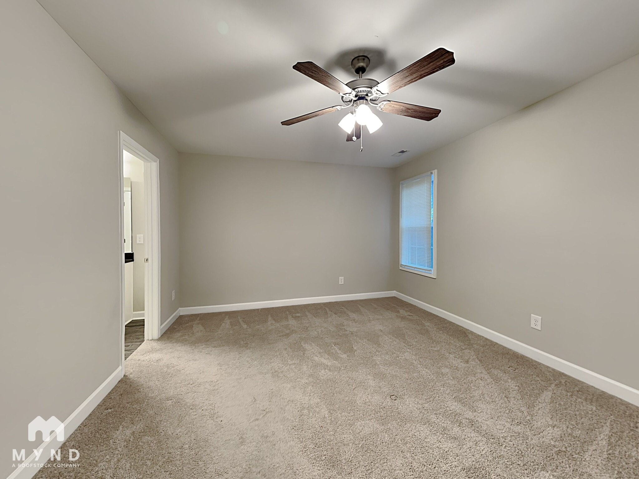 Building Photo - 782 Skyland Dr