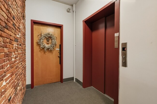 Building Photo - 130 Fulton St