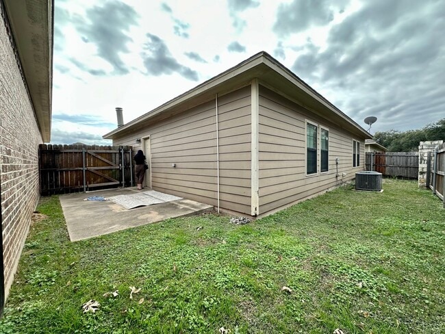 Building Photo - Spacious 4BR/3BA Baylor Bubble Home Minutes from Campus!