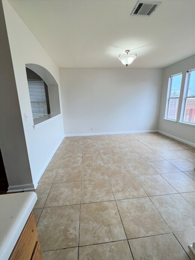 Building Photo - 740 Winborne Way