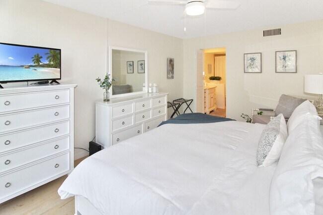 Building Photo - Bird Bay Seasonal Condo for Rent