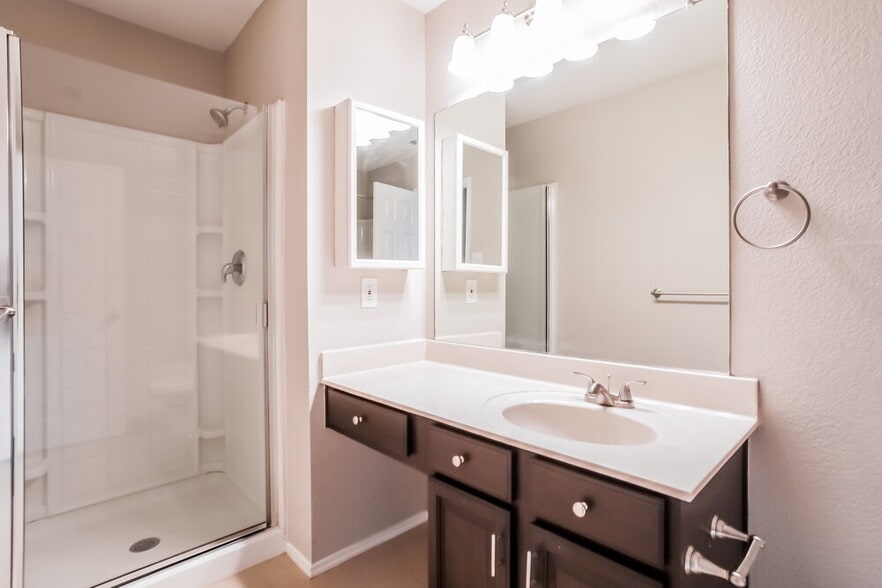 Building Photo - 2005 Burnside Dr