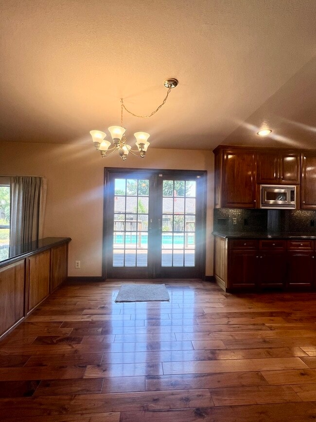 Building Photo - 1305 Manzano Way