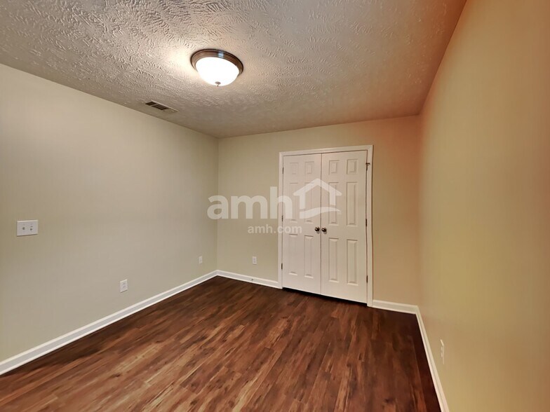 Building Photo - 2495 Oak Hill Dr