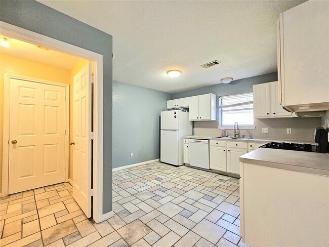 Building Photo - 20170 Southern Colony Ct