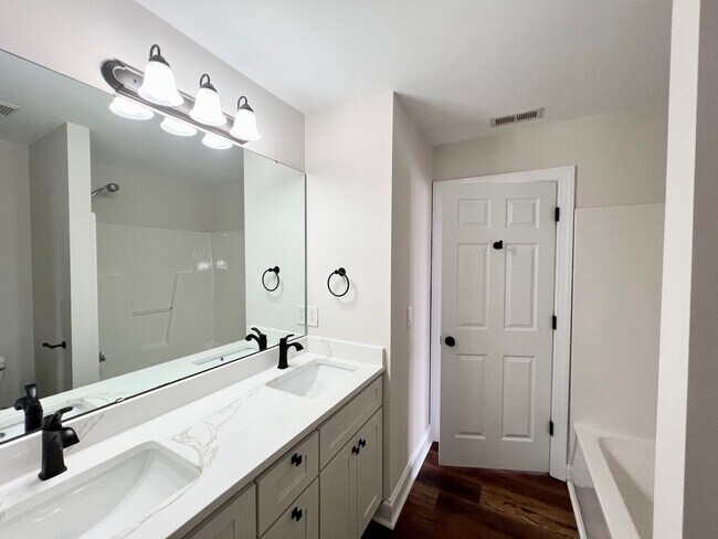 Building Photo - Four bedroom, 3.5 bath house in Elon!  Mus...