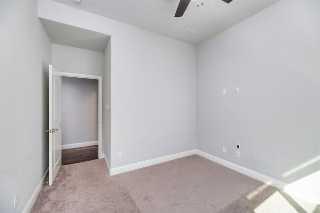 Building Photo - 1104 Knoll St
