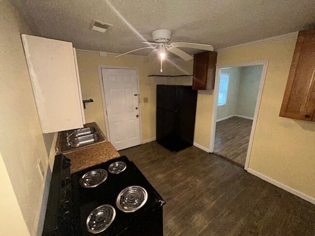 Building Photo - Moss Point 3 Bedroom