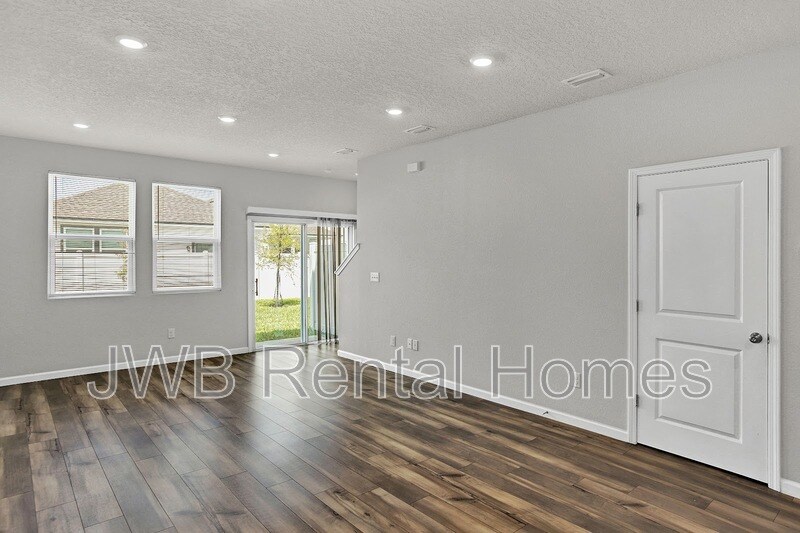 Building Photo - 14567 Macadamia Ln
