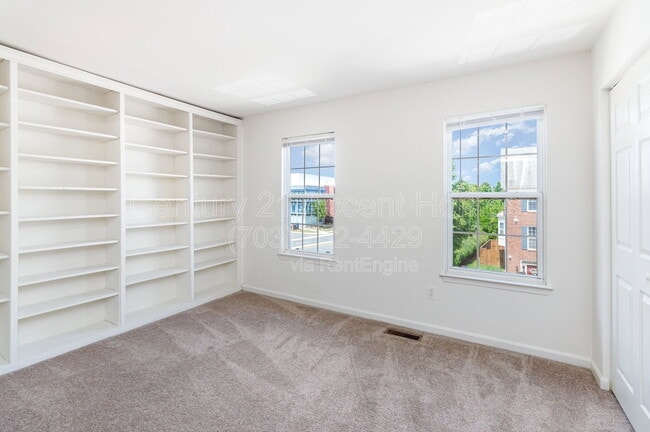 Building Photo - 45425 Clarkes Crossing Square