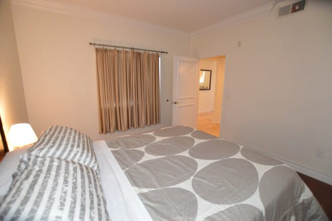 Building Photo - Meridian - Top-Floor 1 Bedroom | 1 Bath with City Views