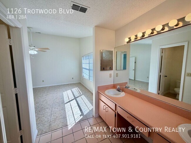 Building Photo - 1126 Trotwood Blvd