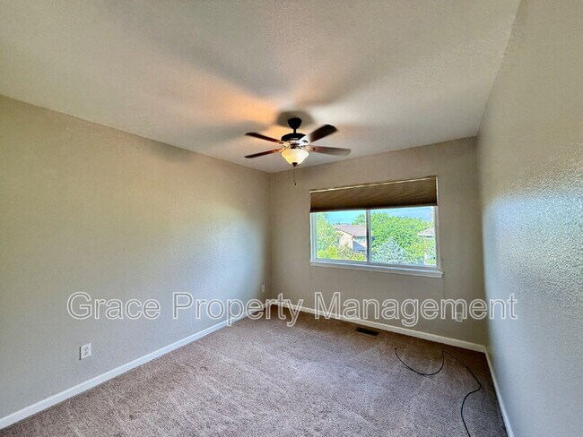 Building Photo - 624 Hayloft Way