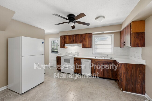 Building Photo - 141 Zandale Dr