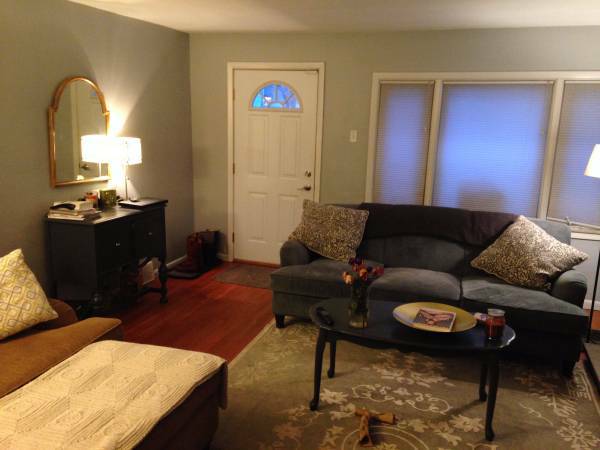 Building Photo - 1915 Jane St