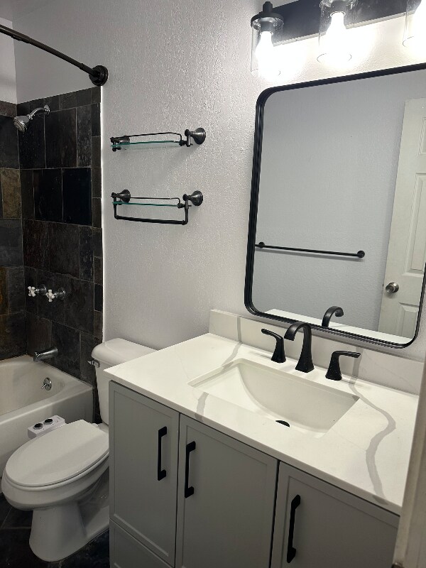 Building Photo - 225 E 8th Ave